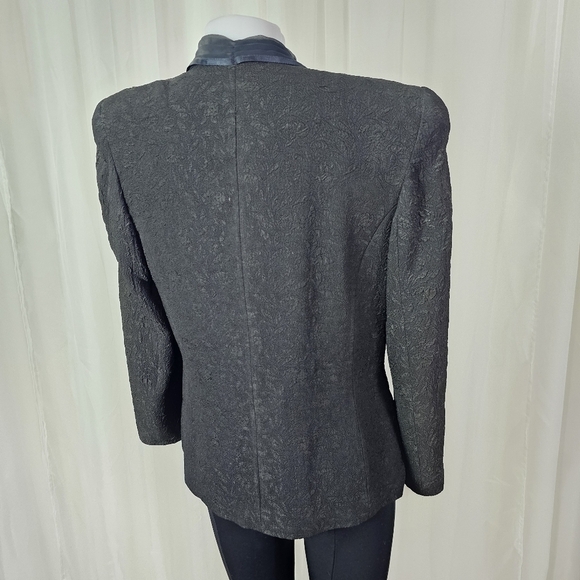 Vintage Rina diMontella black floral embossed jacket with ruffled lapel - Picture 5 of 8